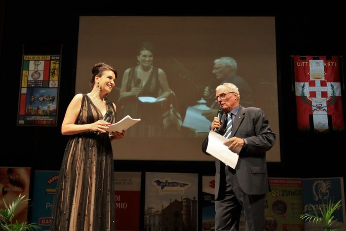 Chiara Iannaccone e Beppe Giannini ritratti nel corso di una precedente edizione