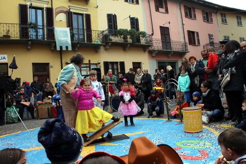Montechiaro, grande festa di carnevale… con Carlo e Camilla!