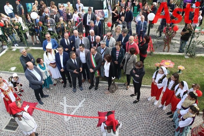 Un immagine, risalente al settembre scorso, dell'inaugurazione del centro culturale albanese
