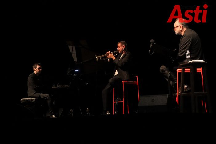 La magica tromba di Fabrizio Bosso e la voce di Massimo Popolizio hanno fatto rivivere Chet Baker [FOTOGALLERY La magica tromba di Fabrizio Bosso e la voce di Massimo Popolizio hanno fatto rivivere Chet Baker [FOTOGALLERY