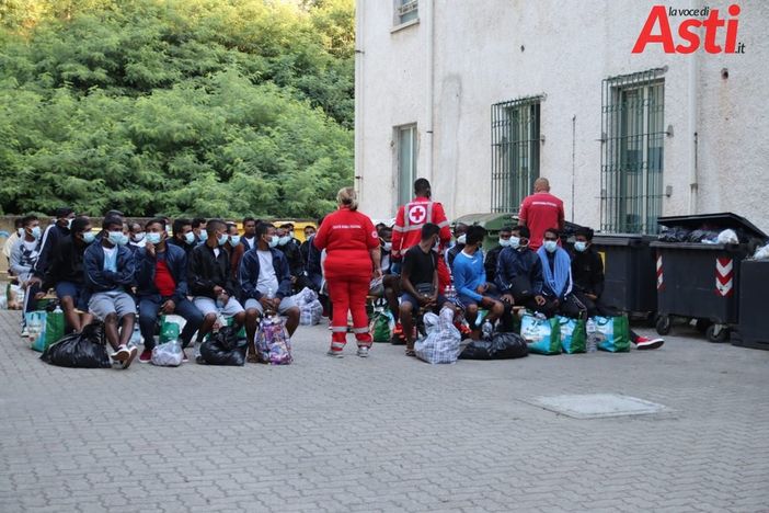 Continuano le ricerche del tunisino scomparso dall'hub di Castello d'Annone. Il timore in paese e i commenti politici Continuano le ricerche del tunisino scomparso dall'hub di Castello d'Annone. Il timore in paese e i commenti politici