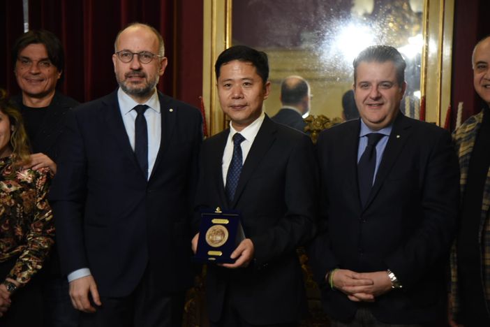 Zhao Zhijn nominato ambasciatore delle Eccellenze Astigiane.&quot;E' stato un ponte tra noi e la Cina&quot; [FOTO]
