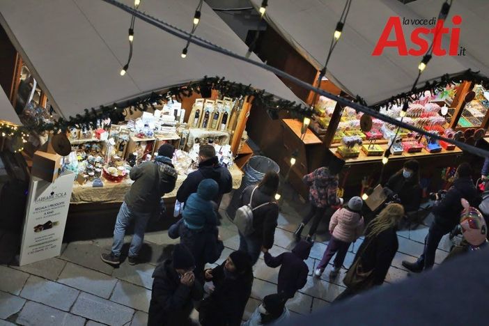 Durante il “Magico Paese di Natale” sosta in Campo del Palio e corso Einaudi con abbonamenti zona Est Durante il “Magico Paese di Natale” sosta in Campo del Palio e corso Einaudi con abbonamenti zona Est
