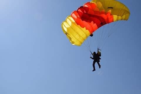 I paracadutisti a Sport in Piazza