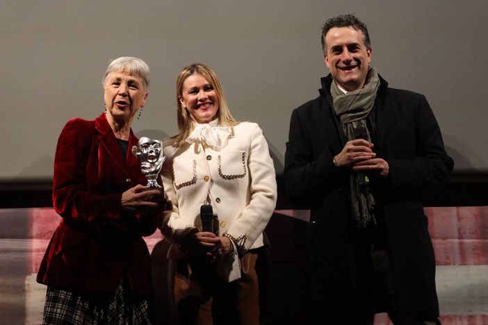 Il premio a Ottavia Piccolo. Ph Merfephoto Il premio a Ottavia Piccolo. Ph Merfephoto