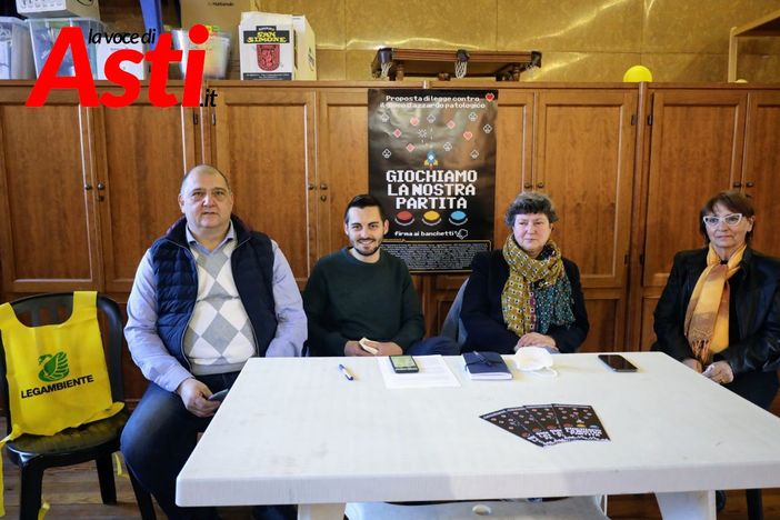 Nell'immagine (ph. Merfephoto - Efrem Zanchettin), da sinistra a destra: Luca Quagliotti (CGIL), Luigi Gilardetti (Libera), Daniela Grassi (Acli) e Elena Berta (Legambiente) Nell'immagine (ph. Merfephoto - Efrem Zanchettin), da sinistra a destra: Luca Quagliotti (CGIL), Luigi Gilardetti (Libera), Daniela Grassi (Acli) e Elena Berta (Legambiente)