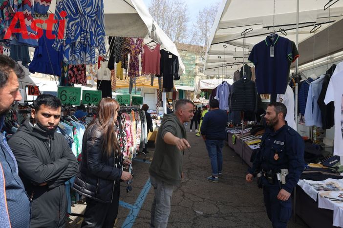 Foto d'archivio di una precedente manifestazione di proteste al mercato di Asti Foto d'archivio di una precedente manifestazione di proteste al mercato di Asti
