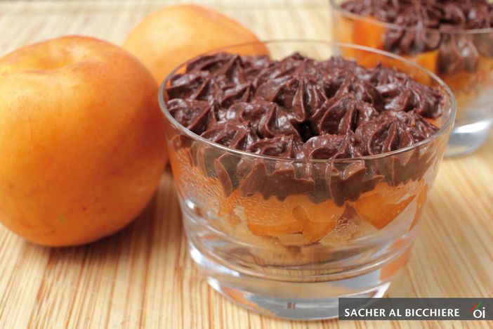 MercoledìVeg di Ortofruit: oggi prepariamo la sacher al bicchiere all'albicocca MercoledìVeg di Ortofruit: oggi prepariamo la sacher al bicchiere all'albicocca