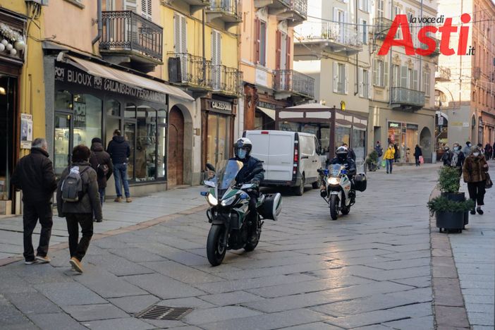 Anche Asti torna in giallo. Corso Alfieri, durante i saldi con controlli della Polizia Locale