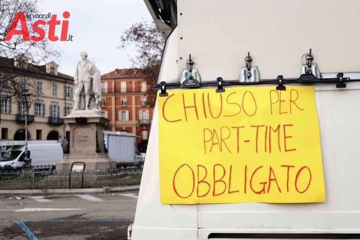 Nuovo sit in, questa mattina, degli ambulanti al mercato di Asti. Martedì nuova manifestazione
