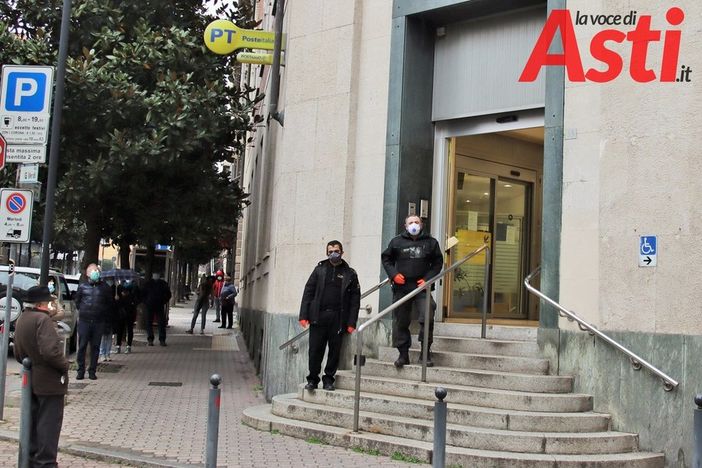 Poste Italiane, i sindacati astigiani: "Immissione immediata di almeno 30 persone agli sportelli"