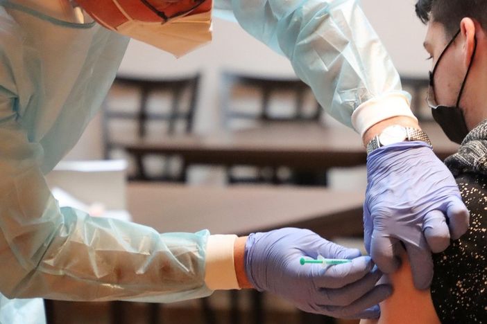 Oggi in Piemonte vaccinate oltre 28mila persone. A oltre 23mila è stata somministrata la terza dose Oggi in Piemonte vaccinate oltre 28mila persone. A oltre 23mila è stata somministrata la terza dose
