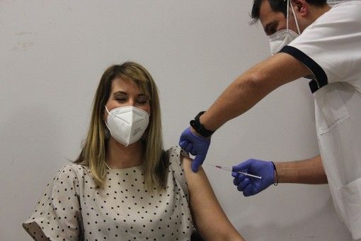 Vaccini over 70, in Piemonte si viaggia a rilento: i medici di base inizieranno le somministrazioni solo nei prossimi giorni Vaccini over 70, in Piemonte si viaggia a rilento: i medici di base inizieranno le somministrazioni solo nei prossimi giorni