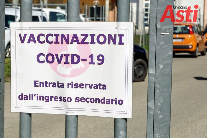 Il centro vaccinale di via Scotti Il centro vaccinale di via Scotti
