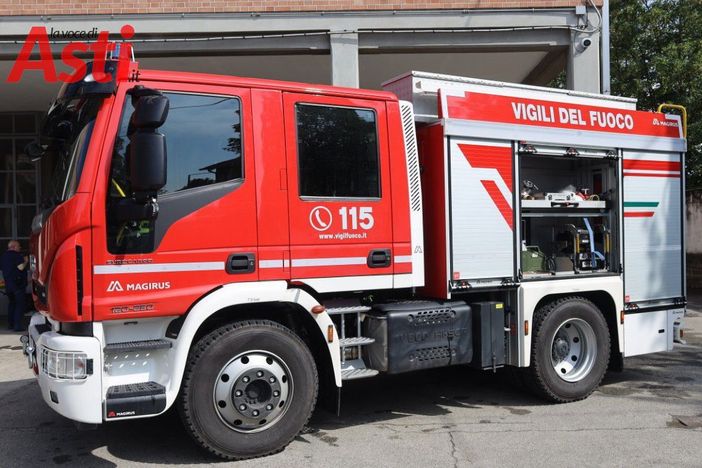 Incendio in cascina a Revigliasco. Sul posto da ore i vigili del fuoco di Asti