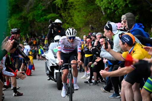 Oggi la corsa Rosa passa dall'Astigiano. Pogacar in testa alla classifica Oggi la corsa Rosa passa dall'Astigiano. Pogacar in testa alla classifica