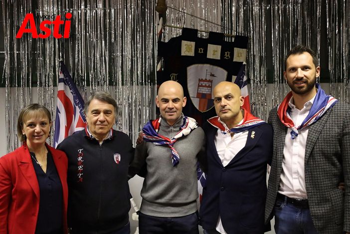 &quot;Amsicora&quot; si presenta alla Torretta, accolto dal popolo bianco rosso e blù [FOTO]