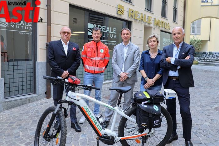 La donazione dell'e bike (Merfephoto) La donazione dell'e bike (Merfephoto)