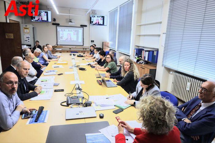 Una foto d'archivio di una seduta della cabina di regia (Merphefoto)