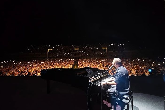 Gigi D'Alessio in concerto a Palermo il 6 luglio (Ph tratta dal profilo Facebook) Gigi D'Alessio in concerto a Palermo il 6 luglio (Ph tratta dal profilo Facebook)
