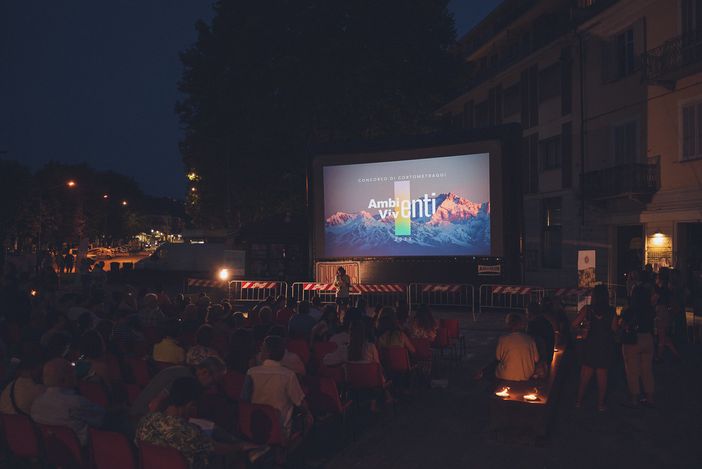 In foto: una proiezione della scorsa edizione del Terre da Film Festival