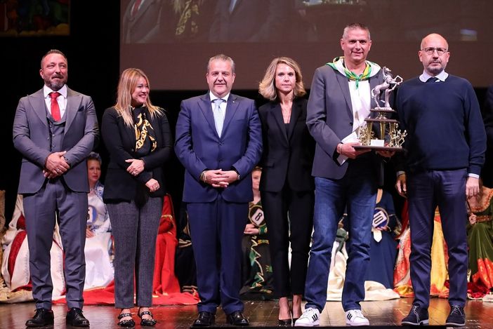 La premiazione di San Lazzaro, vincitore del Superprestige 2024 La premiazione di San Lazzaro, vincitore del Superprestige 2024