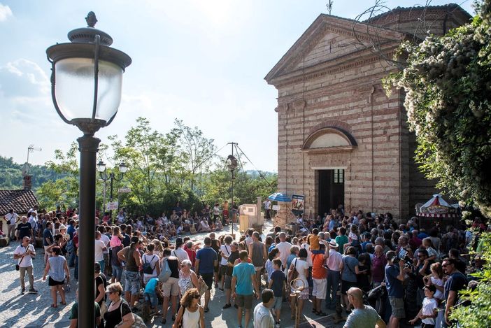 SaltinPiazza, Viarigi in festa: il teatro di strada vola alto per i suoi 35 anni