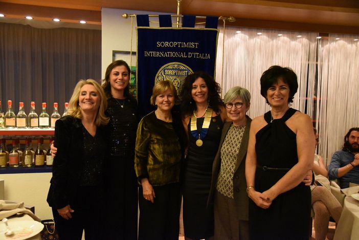 Soroptimist Asti: passaggio del testimone durane la cena degli auguri