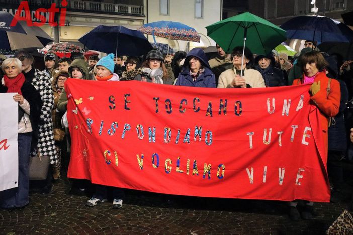 Immagini del presidio organizzato in piazza San Secondo dopo il barbaro omicidio di Zoe