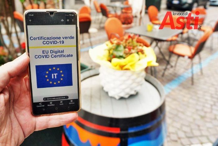 Green pass, il governo pensa all'obbligo da ottobre per dipendenti pubblici e per lavoratori di bar, ristoranti e palestre Green pass, il governo pensa all'obbligo da ottobre per dipendenti pubblici e per lavoratori di bar, ristoranti e palestre