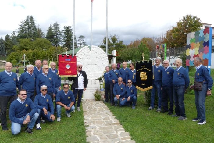 L'esibizione del coro Fieuj d'la Douja ad Amatrice