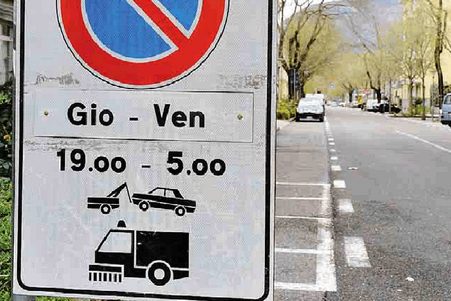 Perché nessun avviso del mancato servizio di spazzamento notturno? Perché nessun avviso del mancato servizio di spazzamento notturno?