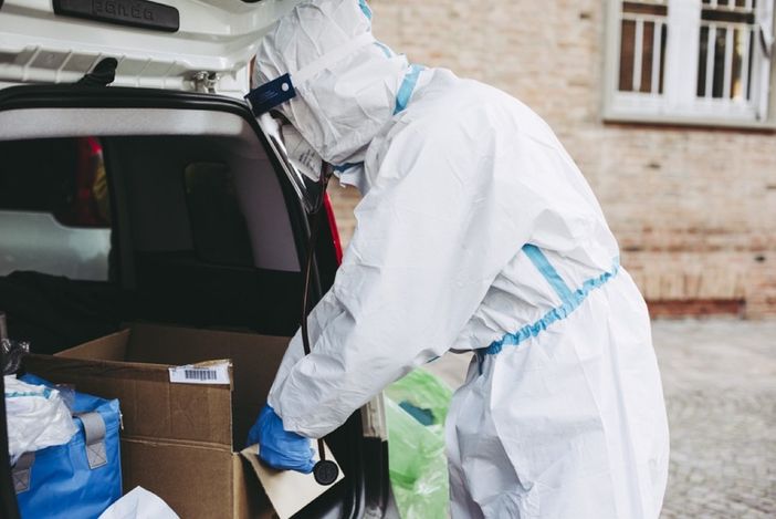 Sanitario con tuta Covid 19 Sanitario con tuta Covid 19