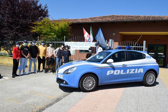 La Polizia ha incontrato anche i ragazzi dell'Andriano, per "PretenDiamo Legalità" (FOTOGALLERY) La Polizia ha incontrato anche i ragazzi dell'Andriano, per "PretenDiamo Legalità" (FOTOGALLERY)
