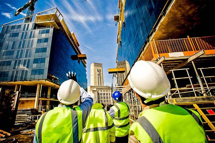 Gru e attrezzature, l'edilizia in crisi Gru e attrezzature, l'edilizia in crisi