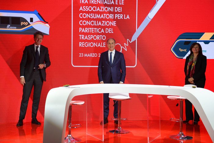 Firmato l'accordo tra Trenitalia e associazioni consumatori per risolvere le piccole controversie