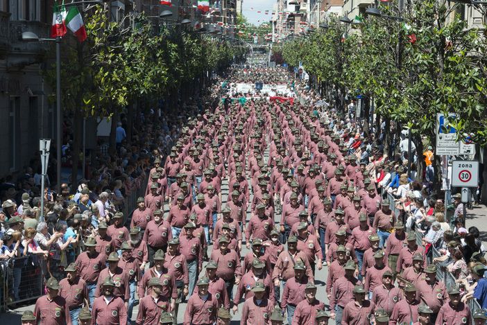 Adunata Nazionale Asti 2016 (Foto di Matto774 - Template:Marco Rolando Associazione Nazionale Alpini, CC BY-SA 4.0, https://commons.wikimedia.org/w/index.php?curid=54694393) Adunata Nazionale Asti 2016 (Foto di Matto774 - Template:Marco Rolando Associazione Nazionale Alpini, CC BY-SA 4.0, https://commons.wikimedia.org/w/index.php?curid=54694393)