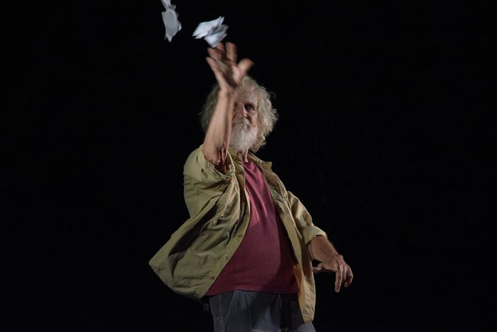 L'omaggio agli alberi di Pino Petruzzelli a Ferrere, ha fatto il pieno di applausi