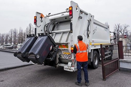 1 maggio: come cambia la raccolta dei rifiuti porta a porta in città