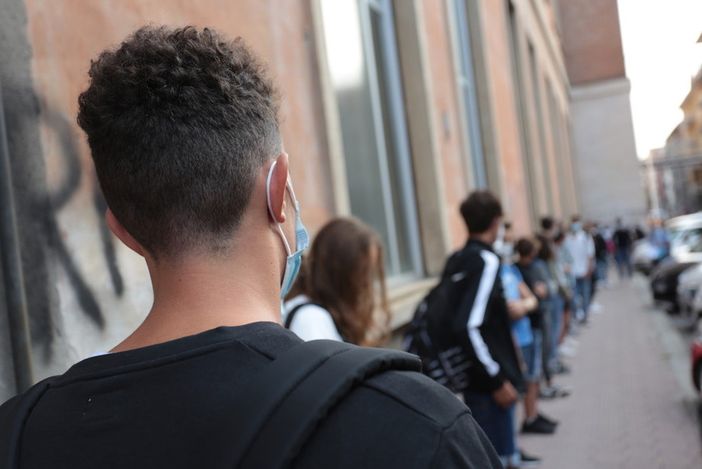 Scuola, Cirio ha deciso: le medie restano chiuse. "Riaprire in sicurezza, per non richiudere tra un mese" Scuola, Cirio ha deciso: le medie restano chiuse. "Riaprire in sicurezza, per non richiudere tra un mese"