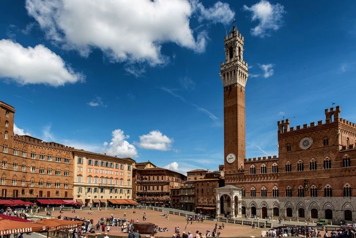 Stasera si corre a Siena il Palio dell'Assunta:  tanti i fantini presenti tra 15 giorni in piazza Alfieri