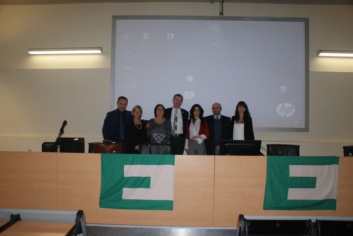 Nella foto, da sinistra: da sinistra Raffaele Giugliano (Presidente Sezione Astigiana MFE), Fulvia Capello (Tesoriere Sezione Astigiana MFE), Martine Féral (Responsabile Gemellaggi Sezione Astigiana MFE), Davide Arri (Segretario Sezione Astigiana MFE), Denise Laforé (Direttivo Sezione Astigiana MFE), Alberto Frascà (Presidente Sezione di Torino MFE), Giulia Moiso (Vincitrice concorso Notarile)