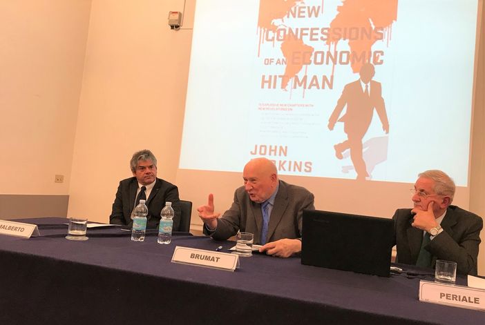 Il professor Brumat Hacker ha illustrato “Di cosa si è parlato, di cosa si è taciuto a Davos” Il professor Brumat Hacker ha illustrato “Di cosa si è parlato, di cosa si è taciuto a Davos”