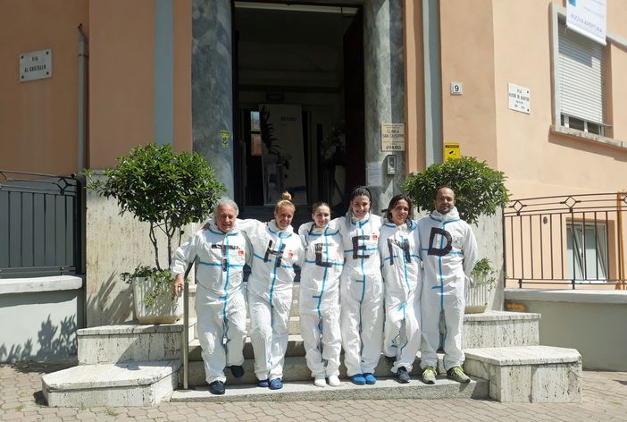 "Ho visto più ambulanze in tre mesi che in 41 anni di professione", il dottor Claudio Lucia racconta la sua esperienza "sul campo" "Ho visto più ambulanze in tre mesi che in 41 anni di professione", il dottor Claudio Lucia racconta la sua esperienza "sul campo"