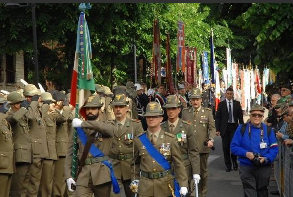 Un momento dell'adunata ad Asti nel 2016 (foto Ana Asti)