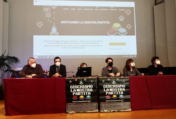 Quaranta associazioni contro Cirio e il gioco d'azzardo: "Raccogliamo 8mila firme per una nuova proposta di legge"