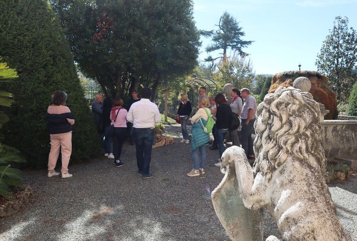 I tour operator in visita al parco del Castello di Bubbio. Nelle altre immagini, a fine articolo, altri momenti dell'intenso educational Tour I tour operator in visita al parco del Castello di Bubbio. Nelle altre immagini, a fine articolo, altri momenti dell'intenso educational Tour