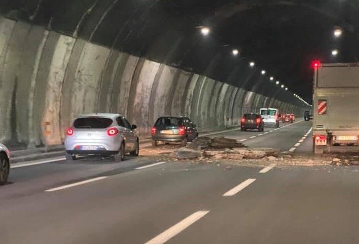 Viabilità: chiusa la A26 nel tratto tra Masone e il bivio A26/A10