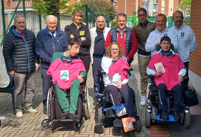 Giulia Marchisio, Matteo Tosetti e Luca Pilati accompagnati dai genitori, con Aldo Macario, Luca Andreoli, l’assessore Origlia, e i dirigenti del Circolo