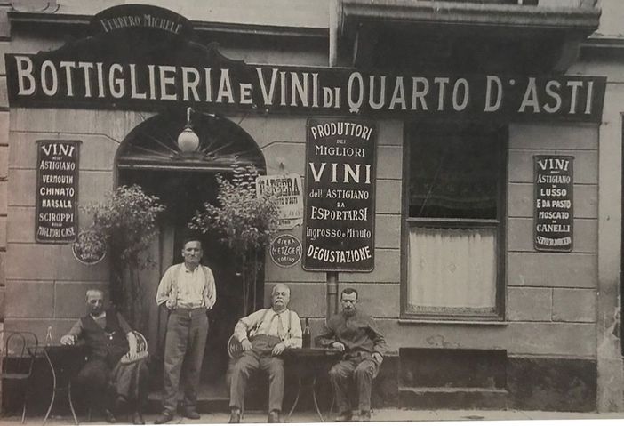 Una bottiglieria di Torino primi anni Novecento Una bottiglieria di Torino primi anni Novecento
